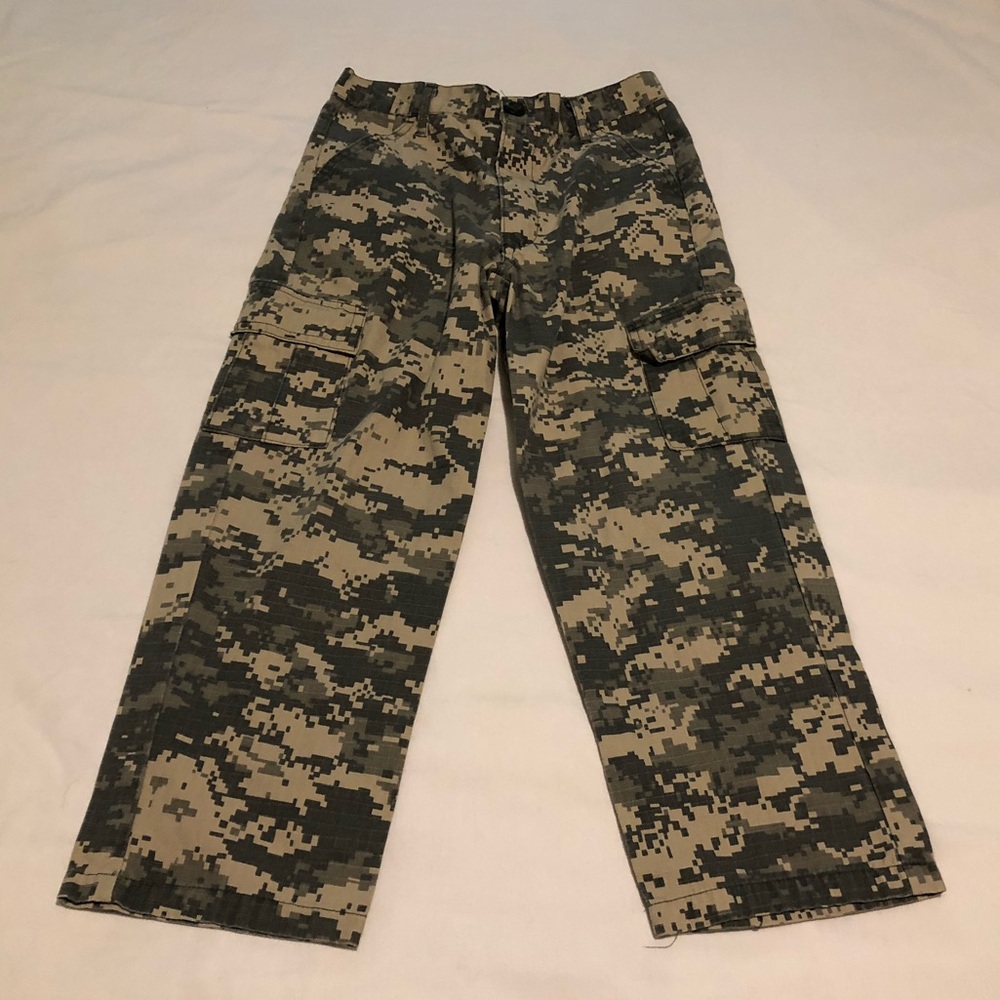 [Trooper] Camo Pants Boys Small.  SOLD